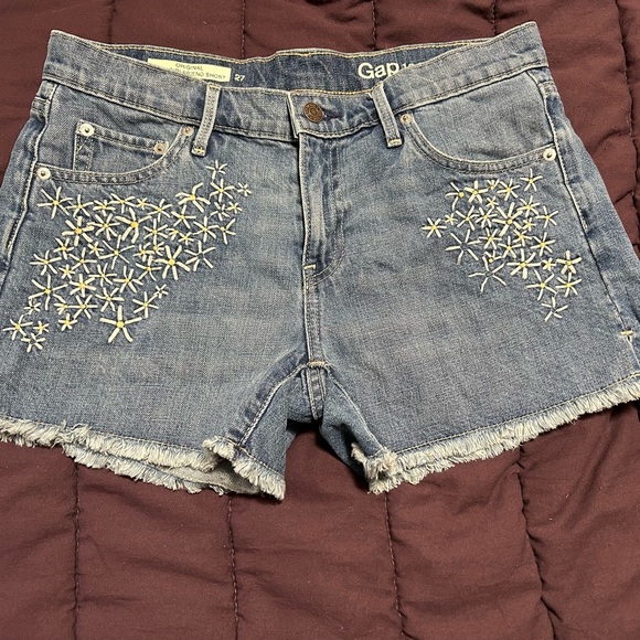 GAP Pants - Gap -Girlfriend shorts with embroidery